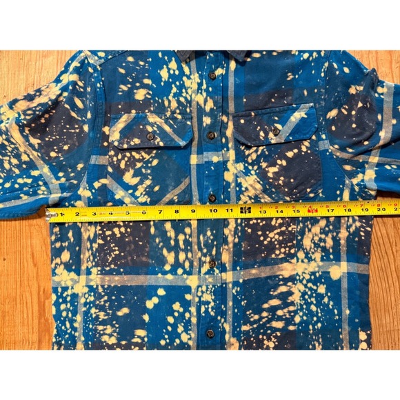 Angry Minnow Clothing Co Bleached Plaid Flannel Shirt Women's Graphic Pin Up - Picture 6 of 7